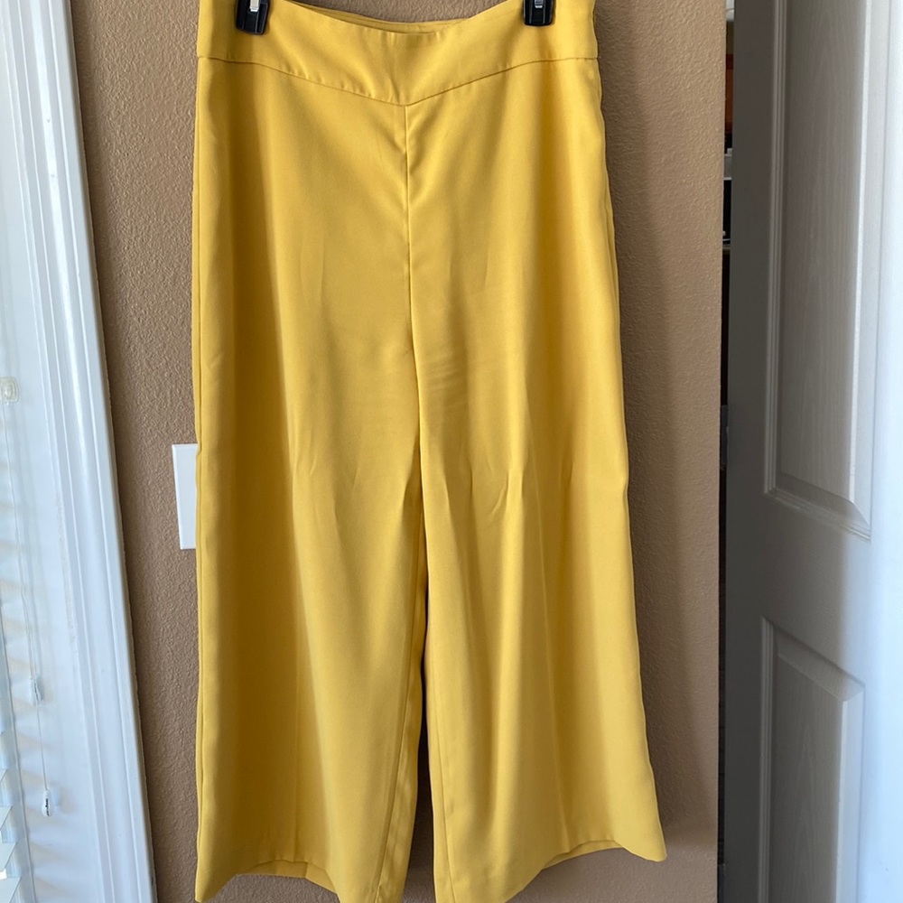 Express - High Rise Yellow Mustard Cropped Culottes 12/R. Super soft!! - Picture 2 of 4